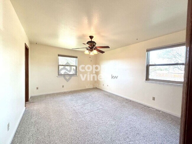 Building Photo - 495 Ash St