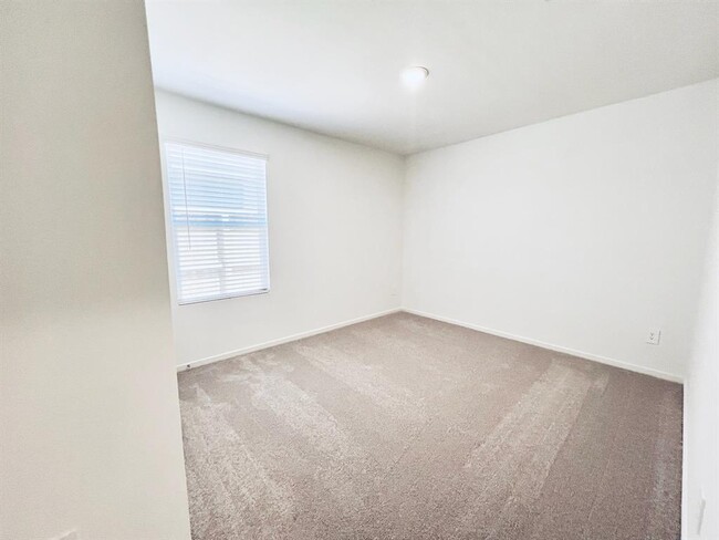 Building Photo - 3039 Mallorca Dr