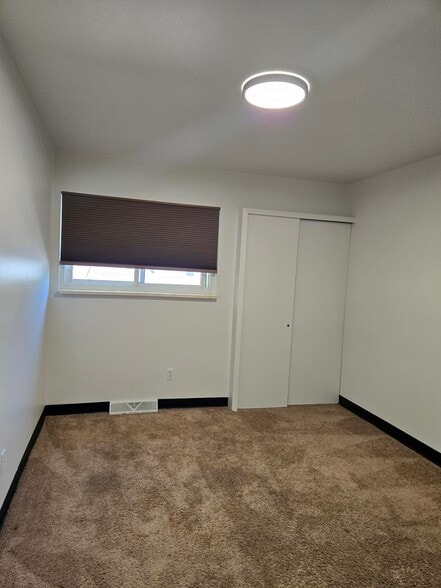 Spacious and bright bedroom 2 - 2751 Leisure Dr