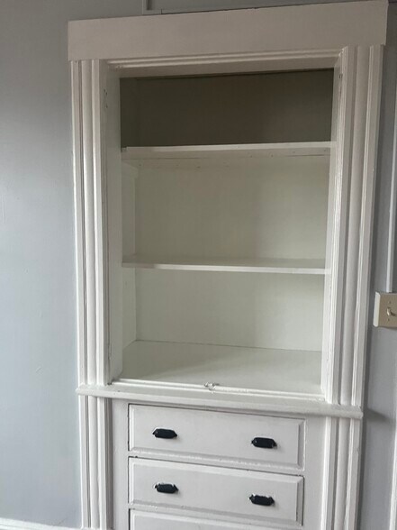 Building Photo - 757 Maple Ave