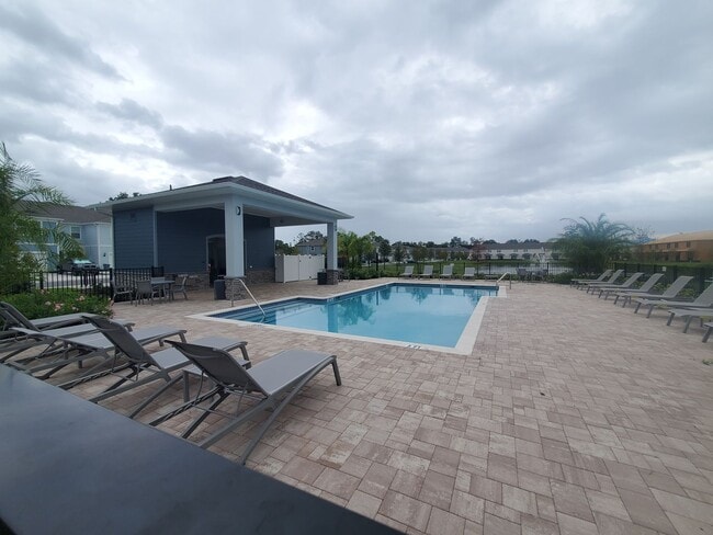 Building Photo - 3 Bedroom, 2.5 Bath Town Home with 1 Car Garage in Grayson Square!