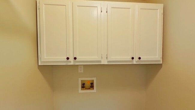 Building Photo - 867 Flintwood Rd