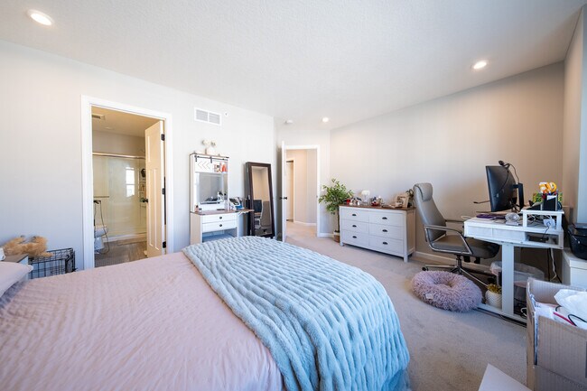 Building Photo - 21860 136th Wy