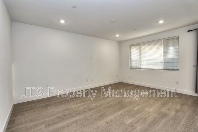 Building Photo - 4364 Greenshank Cir