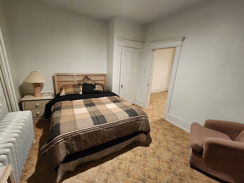 Bedroom - 3531 Pacific Ave