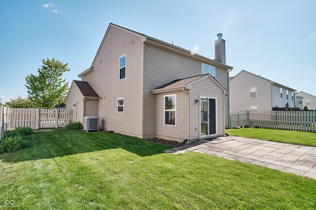 Building Photo - 10856 Trailwood Dr