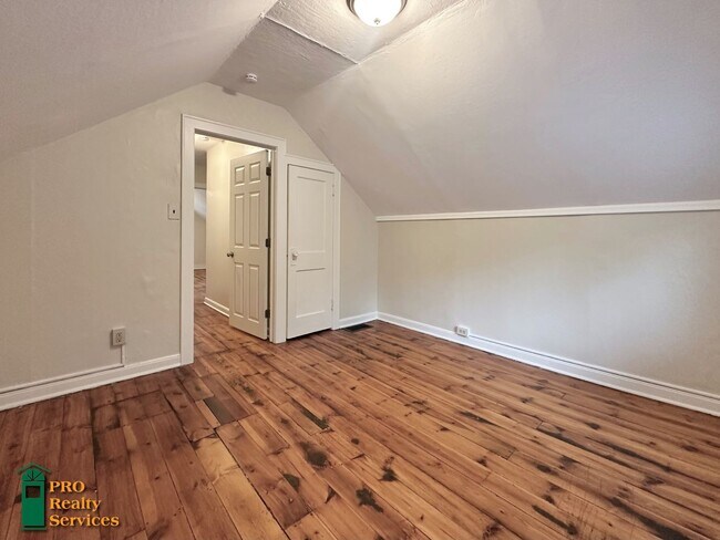 Building Photo - 4 Bedroom Home Close to Theodore Wirth Park