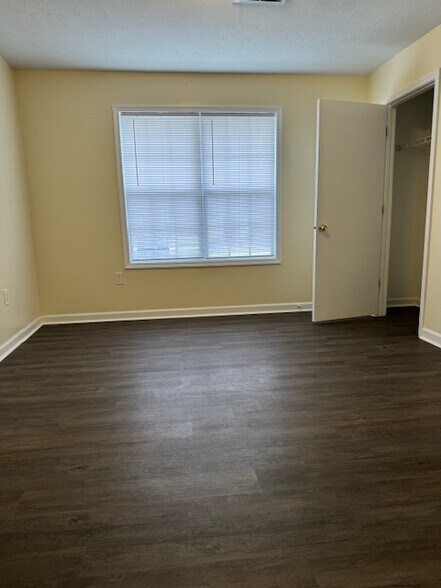 primary bedroom - 209 E Wilson St