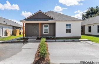 Building Photo - 6908 Goya Ave