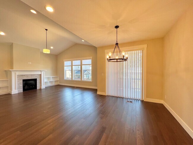 Building Photo - 3 BED+OFFICE/DEN!! STUNNING FLOOR PLAN, HIGH END FINISHES, END LOT!