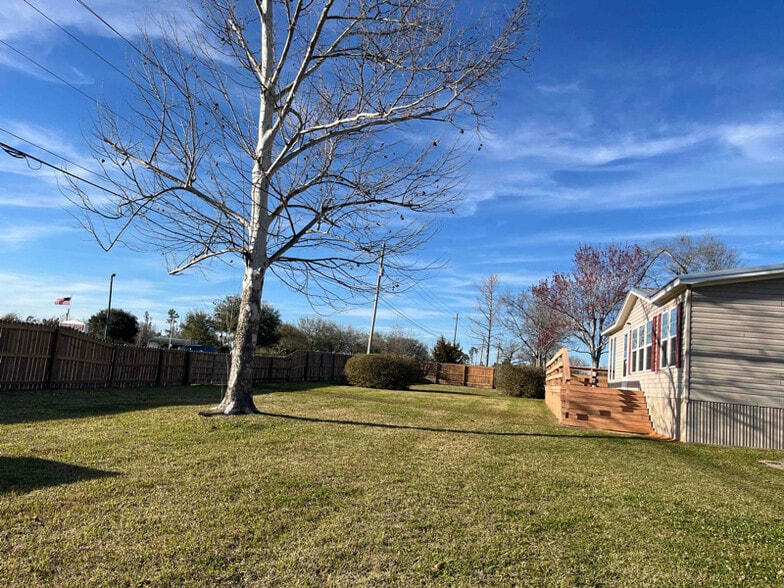 Building Photo - 7720 Hwy 2301