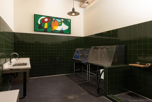 Building Photo - 1011 Union St