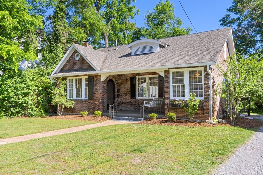 Building Photo - 2018 Sweetbriar Ave