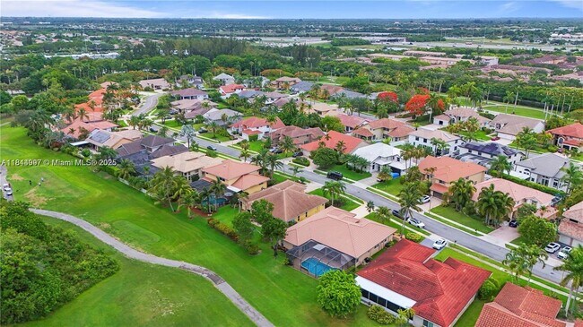 Building Photo - 720 Cypress Pointe Dr W