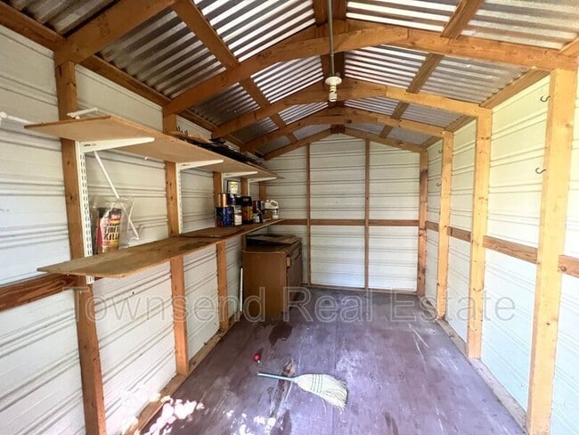 Building Photo - 6204 Lakehaven Dr