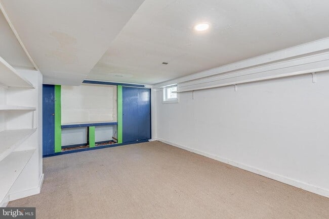 Building Photo - 427 Buttonwood St