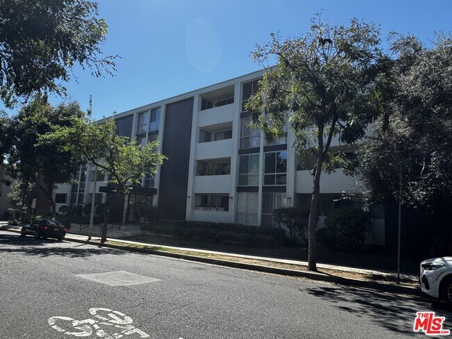 Building Photo - 1015 Kings Rd