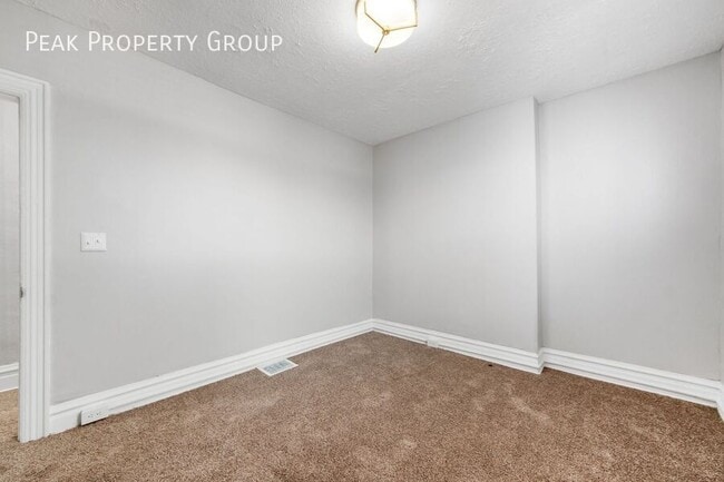 Building Photo - 419 E Mithoff St