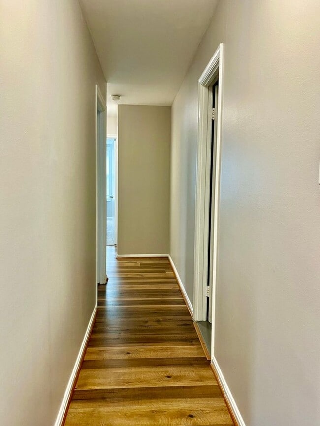 Building Photo - Columbia Heights| 3Bd 1Bth | Top Floor | F...