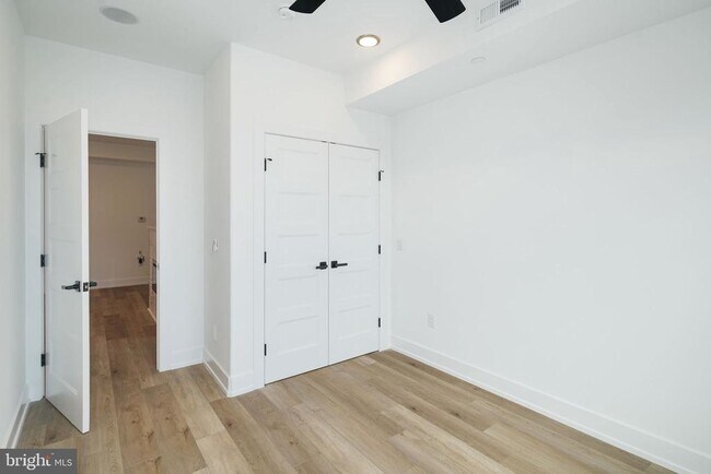 Building Photo - 2000 N Front St