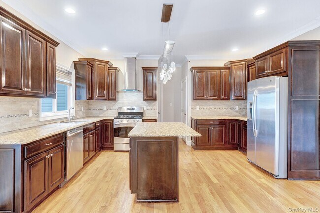 Building Photo - 134-110 10th St