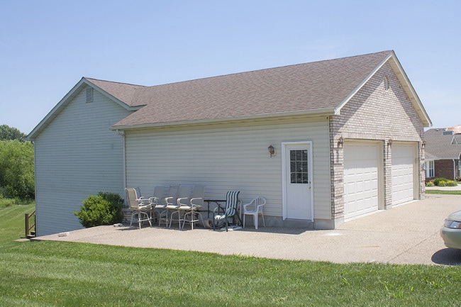 Building Photo - 541 Southampton Dr