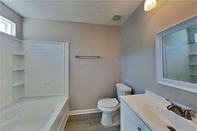 Building Photo - 324 Hiawassee Dr