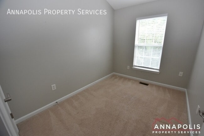 Building Photo - 37 Harbour Heights Dr