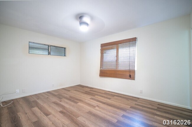 Building Photo - 4 Bed 3 Bath in Kalihi Valley