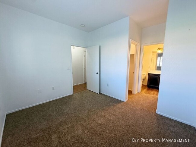Building Photo - 5975 Barbosa Dr