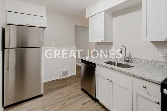 Building Photo - 2422 Wieck Dr