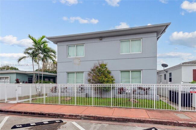 Building Photo - 820 83rd St
