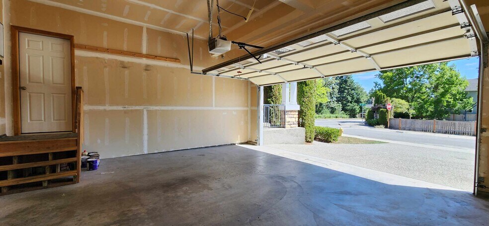 Building Photo - 12956 NE 200th Pl