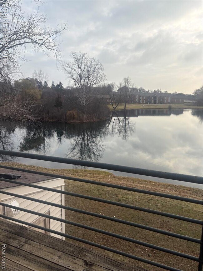 Building Photo - 2830 Davison Ave