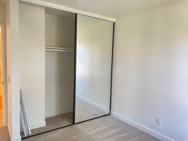 Building Photo - Stylish 3-Bedroom Retreat in the Highly De...