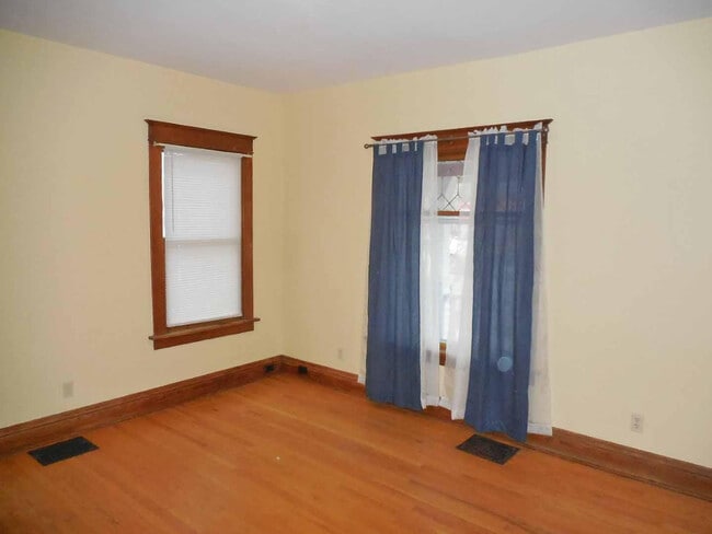 Building Photo - 212 W Michigan Ave