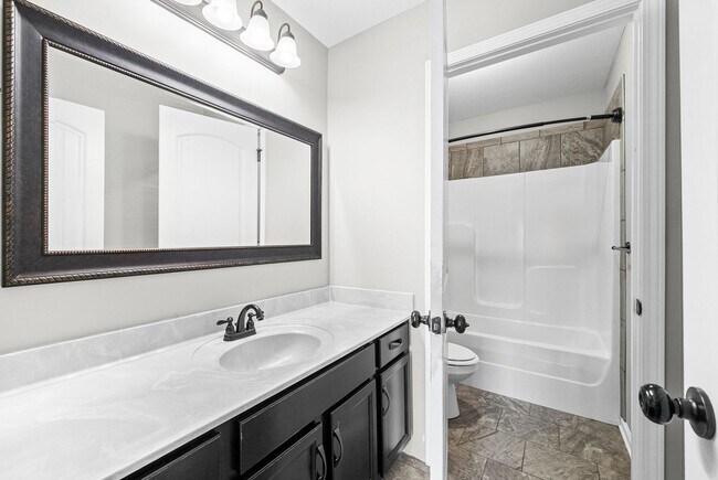 Building Photo - 739 Gaine Lynn Dr