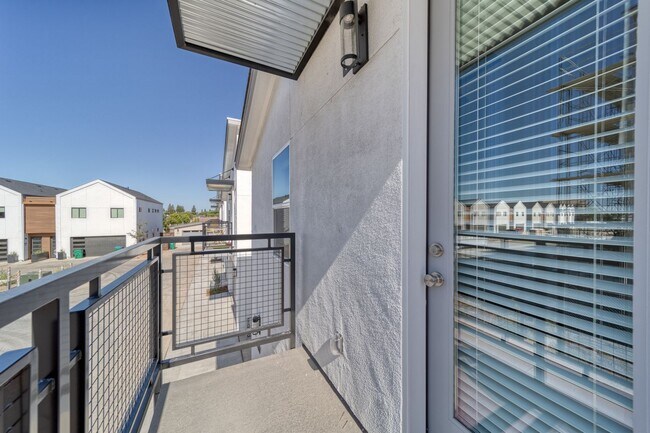 Building Photo - D61