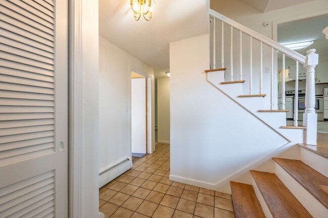 Building Photo - 5 Bedroom Split Level Single Family