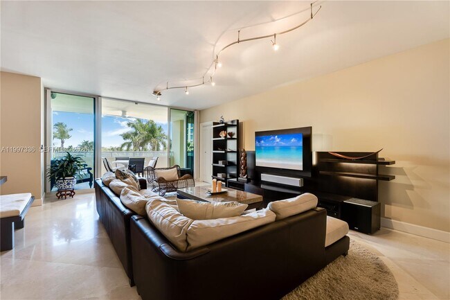 Building Photo - 445 Grand Bay Dr