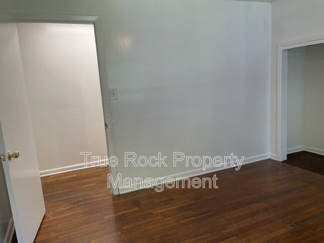 Building Photo - 403 W 13th
