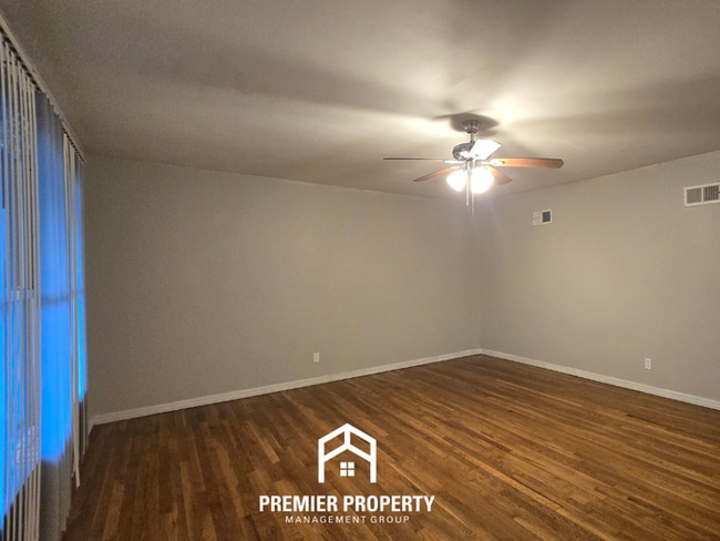 Building Photo - 3BR/1.5BA Florissant Home w/ 2-Car Garage, Fireplace & Fenced Yard - 63033