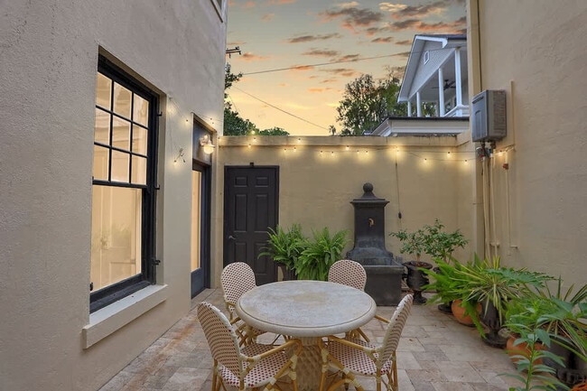 Building Photo - 916 Howard St