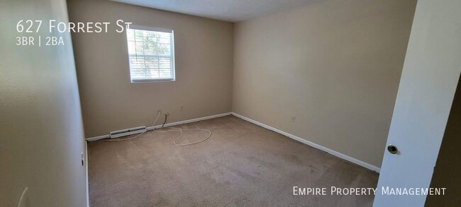 Building Photo - 3 Bedroom / 1 Bathroom Townhouse in Founta...