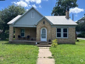 Building Photo - Spacious Corner Lot Charm