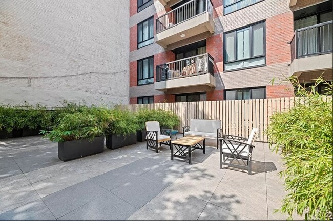 Building Photo - 2600 7th Avenue