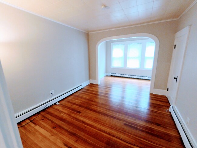 Building Photo - 862-864-864 Riverside Dr