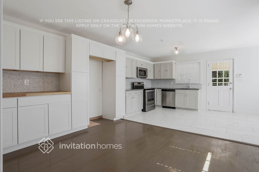 Building Photo - 2372 Oakridge Ct