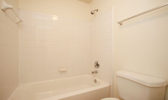 Building Photo - For Lease | 4 Bed, 2.5 Bath |2,314 Sq Ft |...