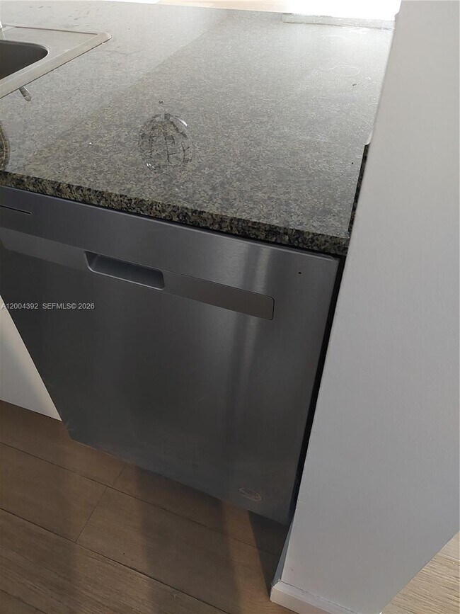 Building Photo - 1200 Brickell Bay Dr